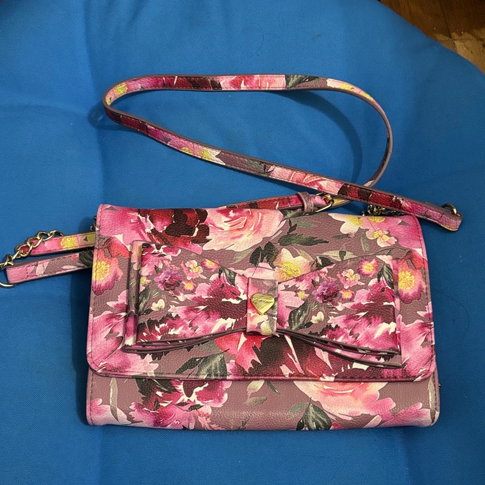 Betsey Johnson Shoulder And Crossbody Purse FloralDesign Adjustable Straps NWOTS - Picture 1 of 13